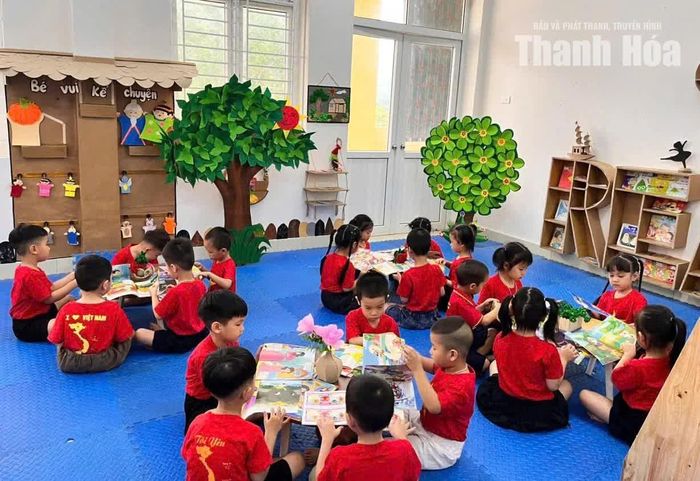 Học sinh Trường Mầm non Cẩm Thủy trải nghiệm và vui chơi qua các tiết học.