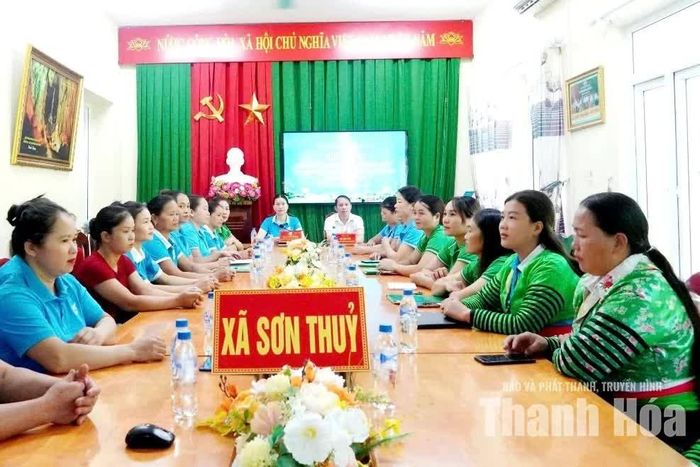 Điểm cầu xã Sơn Thuỷ tham gia hội nghị.