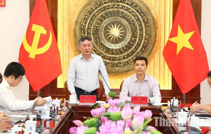 Phó Chánh Văn phòng Trung ương Đảng Lê Khánh Toàn phát biểu tại hội nghị.