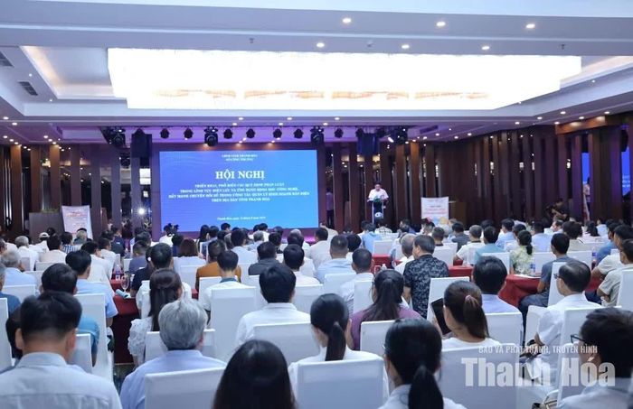Toàn cảnh hội nghị.
