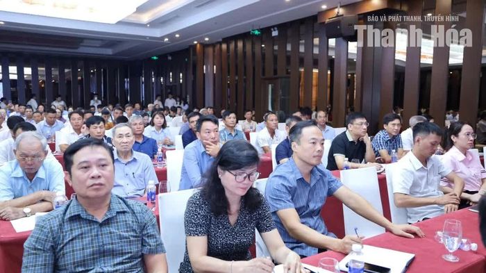 Đại diện các tổ chức kinh doanh điện dự hội nghị.