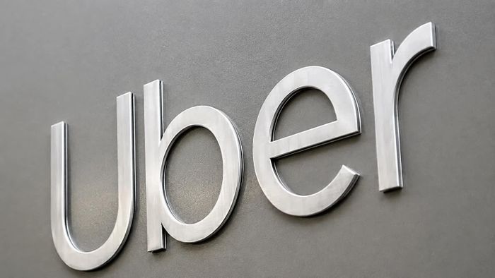 Uber đang xây dựng vị thế như nền tảng kết nối các hãng robotaxi với mạng lưới khách hàng toàn cầu. Ảnh: Bloomberg.
