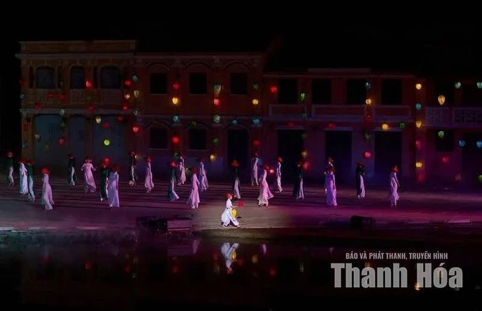 Ký ức Hội An - chương trình nghệ thuật thực cảnh tái hiện lịch sử, văn hóa và đời sống Hội An, từng được Reuters đánh giá là “show diễn đẹp nhất thế giới” năm 2019.