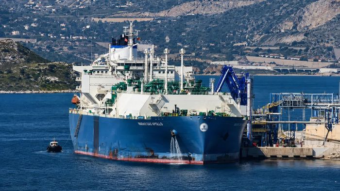 Eo biển Hormuz, tuyến hành hải chiến lược vận chuyển tới 20% lượng dầu mỏ và khí đốt hóa lỏng (LNG) của thế giới. Ảnh: Straight Arrow News.
