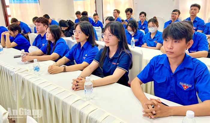 Gần 100 cán bộ Đoàn, đoàn viên, thanh niên các đơn vị trực thuộc tham dự tại điểm cầu Tỉnh đoàn An Giang.
