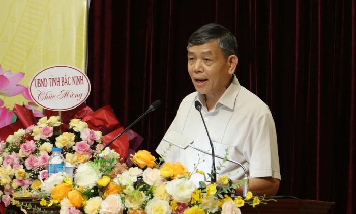  Thiếu tướng, Tiến sĩ Nguyễn Xuân Năng, nguyên Giám đốc Bảo tàng Lịch sử quân sự Việt Nam tham luận tại hội thảo.  