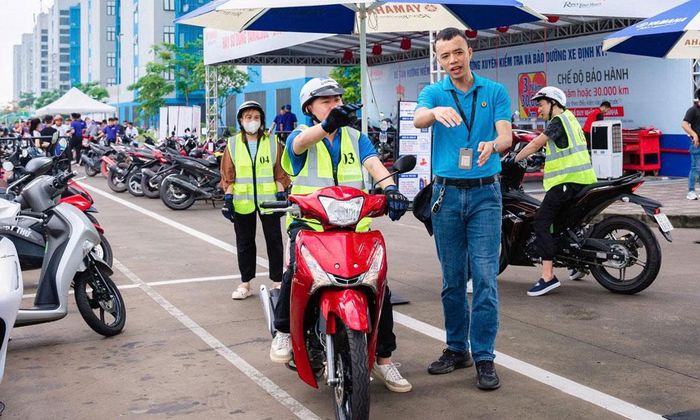 Công đoàn Công ty trách nhiệm hữu hạn Luxshare-ICT (Vân Trung) tổ chức thi kỹ năng lái xe an toàn, nâng cao ý thức cho công nhân khi tham gia giao thông.