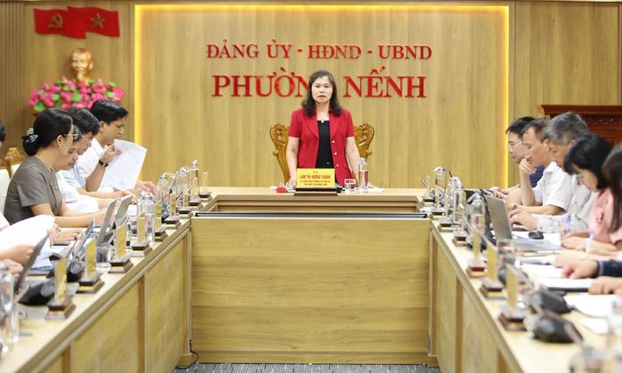 Các đại biểu tham dự giám sát.