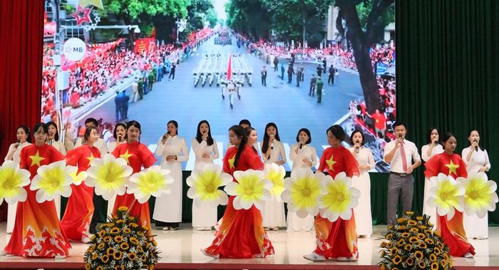  Tiết mục văn nghệ tại chương trình. 