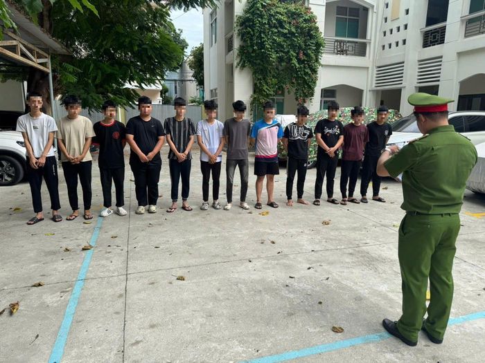 Nhóm thanh thiếu niên tại cơ quan công an. Ảnh: Công an cung cấp