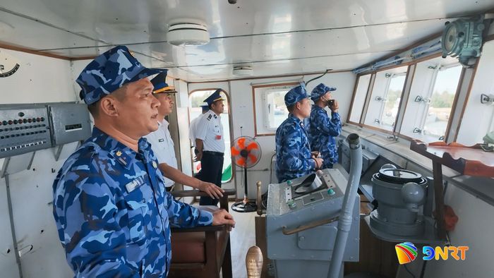 Cán bộ, chiến sĩ tàu tham gia các nội dung thi.