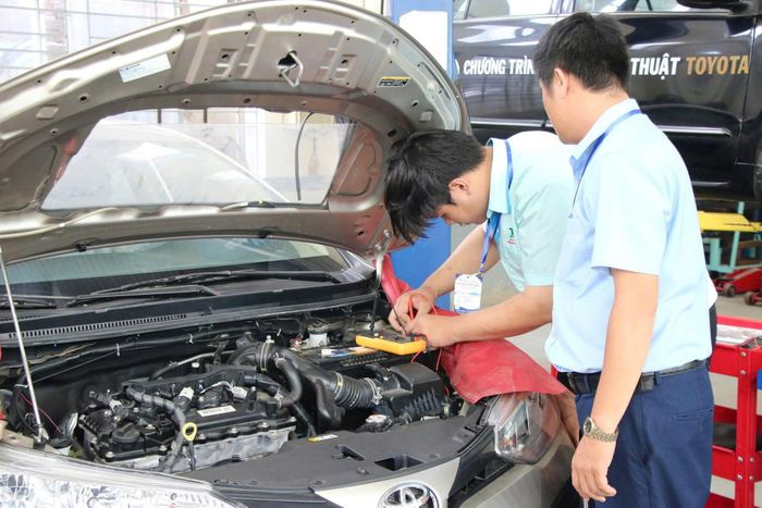 Việc đào tạo của các trường đang ngày càng gắn kết chặt chẽ hơn với nhu cầu doanh nghiệp, thị trường lao động. Trong ảnh: Sinh viên Trường Cao đẳng Đà Nẵng trong giờ thực hành. Ảnh: NTCC