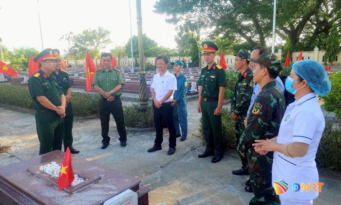 Công tác lấy mẫu được triển khai trang nghiêm, cẩn thận và khoa học. Ảnh: K.L