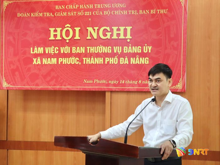 Bí thư Đảng ủy xã Nam Phước Cao Thanh Hải báo cáo tại buổi làm việc. Ảnh: QUỐC TUẤN