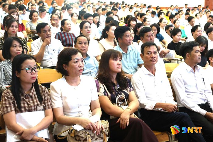 Cán bộ quản lý giáo dục trung học tham dự hội nghị. Ảnh: NGỌC HÀ