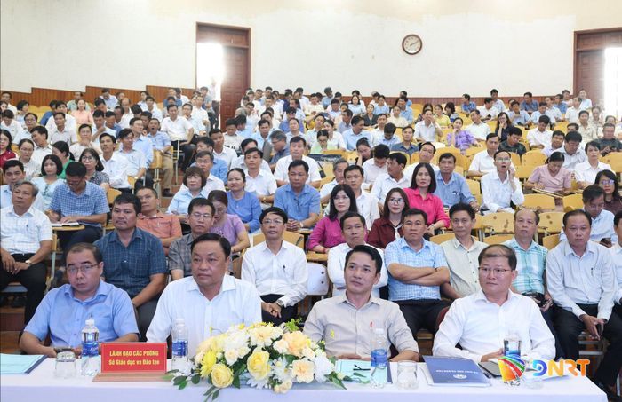 Đông đảo lãnh đạo, cán bộ quản lý giáo dục trung học tham dự hội nghị. Ảnh: NGỌC HÀ