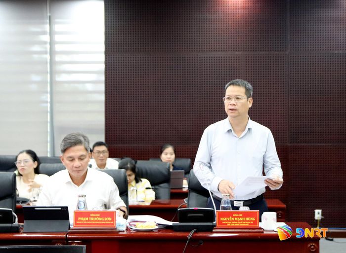 Chủ tịch UBND thành phố Nguyễn Mạnh Hùng phát biểu tại buổi làm việc. Ảnh: TRỌNG HUY
