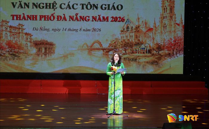 Phó Chủ tịch Thường trực Ủy ban MTTQ Việt Nam thành phố Nguyễn Thị Thu Lan phát biểu khai mạc liên hoan. Ảnh: NGỌC HÀ