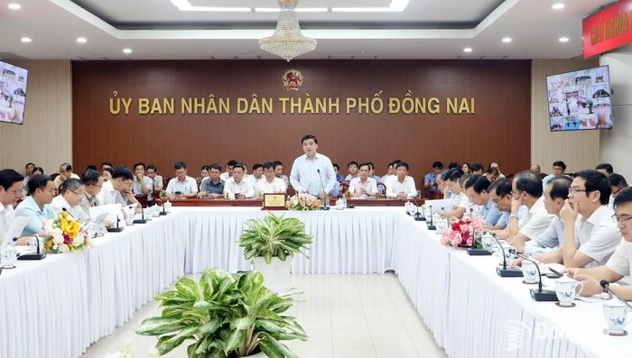 Thành ủy viên, Phó Chủ tịch UBND thành phố Hồ Văn Hà phát biểu kết luận buổi làm việc. Ảnh: Phạm Tùng