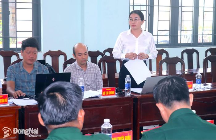Thành viên đoàn kiểm tra đóng góp ý kiến tại buổi làm việc. Ảnh: An Nhơn