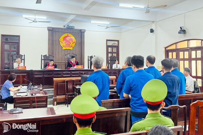 Hội đồng xét xử tiến hành xét xử các bị cáo. Ảnh: Tố Tâm