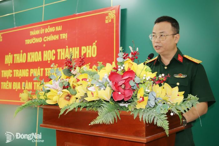 Phó Giám đốc Viettel Đồng Nai Đặng Văn Nhiên trình bày tham luận tại hội thảo. Ảnh: Hải Quân