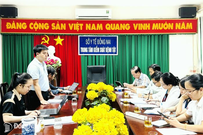 Đại diện đoàn công tác Viện Pasteur Thành phố Hồ Chí Minh phát biểu tại buổi làm việc. Ảnh: Hạnh Dung