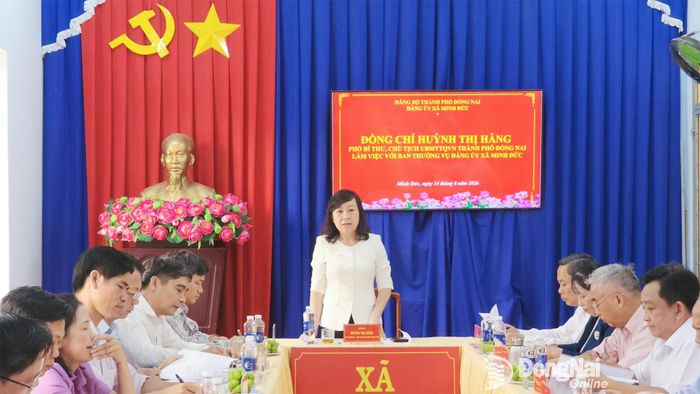 Phó Bí thư Thành ủy, Chủ tịch Ủy ban MTTQ Việt Nam thành phố Đồng Nai Huỳnh Thị Hằng phát biểu tại buổi làm việc. Ảnh: Như Nam