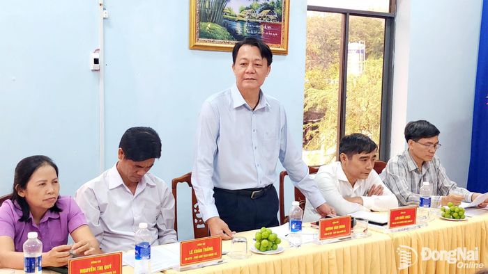Chủ tịch UBND xã Minh Đức Huỳnh Văn Minh phát biểu tại buổi làm việc. Ảnh: Như Nam