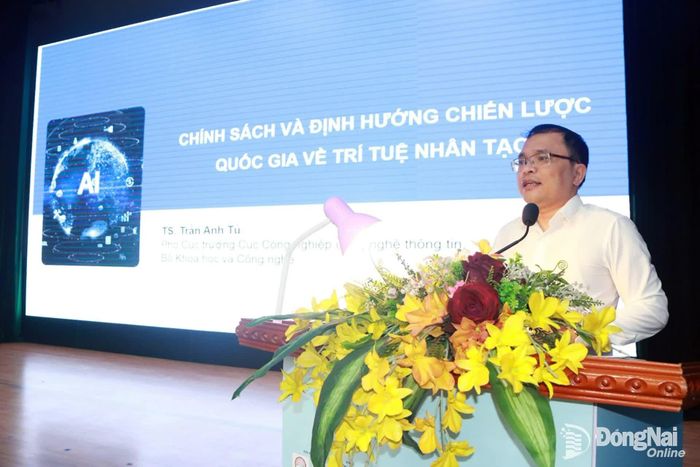 TS Trần Anh Tú, Phó Cục trưởng Cục Công nghệ số và Trí tuệ nhân tạo, Bộ Khoa học và Công nghệ báo cáo tại hội thảo.