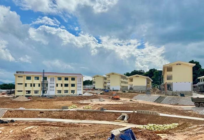  Khối lượng xây lắp tại điểm trường xã Ia Púch hiện đạt 85%, đã hoàn thành cất nóc tất cả 12 hạng mục chính. Ảnh: Hà Duy 