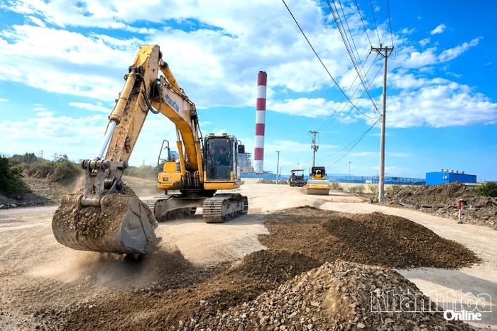 Thi công nâng cấp, mở rộng, cải tuyến Tỉnh lộ 1B.