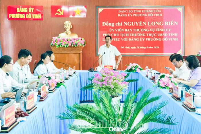 Quang cảnh buổi làm việc.
