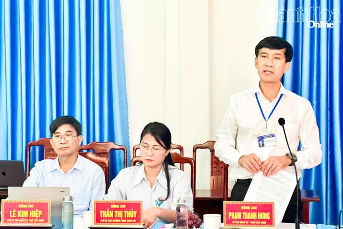 Bí thư Đảng ủy phường Đô Vinh phát biểu tại buổi làm việc.