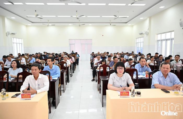 Các đại biểu tham dự hội nghị.