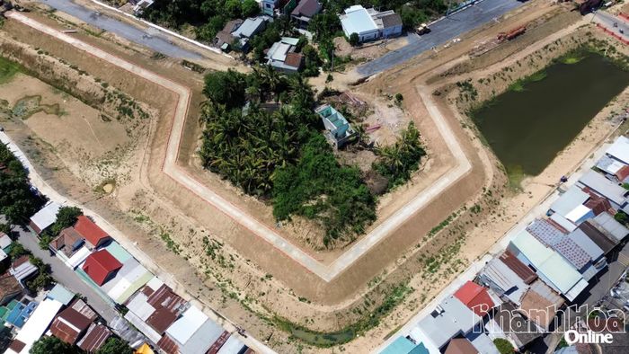Dự án đang gặp một số vướng mắc trong công tác giải phóng mặt bằng.
