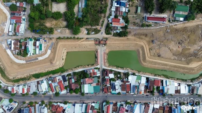 Hộ thành hào ở mặt Nam đã được tu bổ đồng bộ.