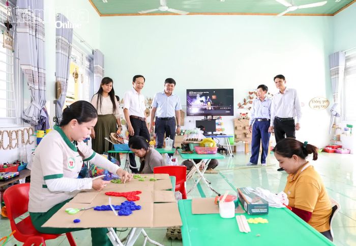 Giám sát cơ sở vật chất, dụng cụ học tập tại Trường Mầm non Ninh Thủy.