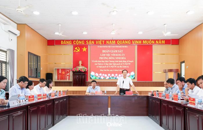 Lãnh đạo phường Đông Ninh Hòa phát biểu tại buổi làm việc.