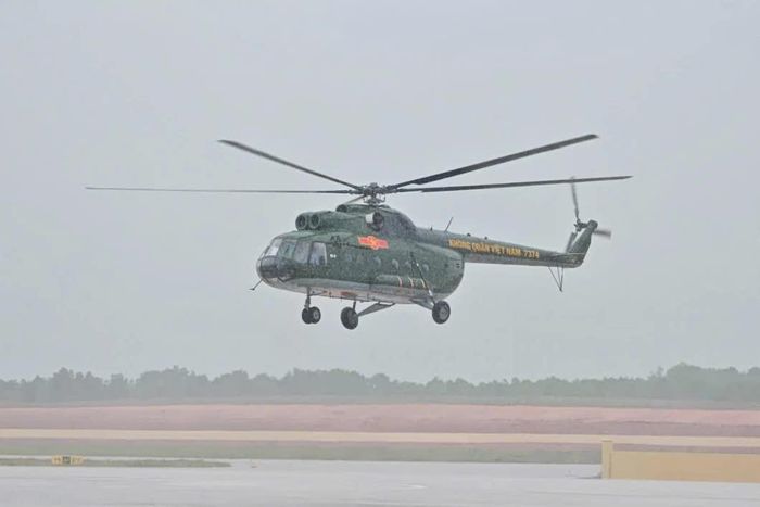 Các học viên thực hành bay.