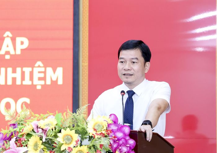 Ông Trần Minh Thảo - Bí thư Đảng ủy, Chủ tịch HĐND xã Bắc Ninh Hòa phát biểu giao nhiệm vụ tại hội nghị.