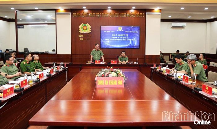 Thiếu tướng Nguyễn Hữu Phước phát biểu tại hội nghị.