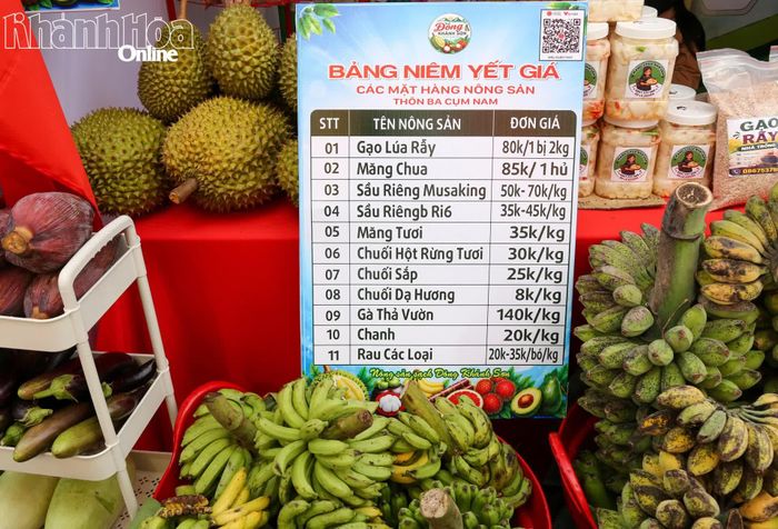Nông sản được niêm yết giá rõ ràng.