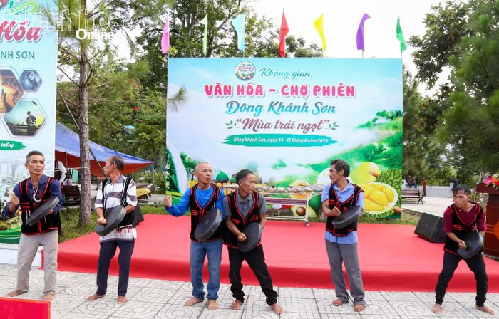 Một tiết mục hòa tấu nhạc cụ mã la. 