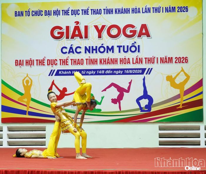 Một tiết mục biểu diễn Yoga tại lễ khai mạc.