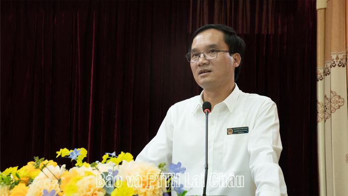 Đồng chí Nguyễn Xuân Hòa - Chánh án Tòa án nhân dân tỉnh Lai Châu phát biểu tại hội nghị.