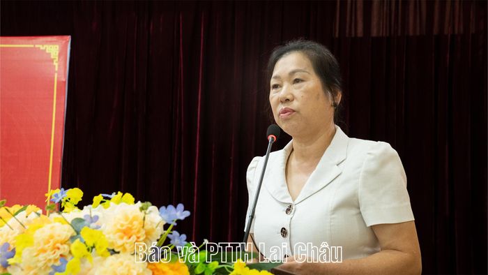 Đồng chí Lý Thị Tuyến - Trưởng Đoàn Hội thẩm Tòa án nhân dân tỉnh Lai Châu trình bày báo cáo công tác Hội thẩm Tòa án nhân dân tỉnh 6 tháng đầu năm 2026.