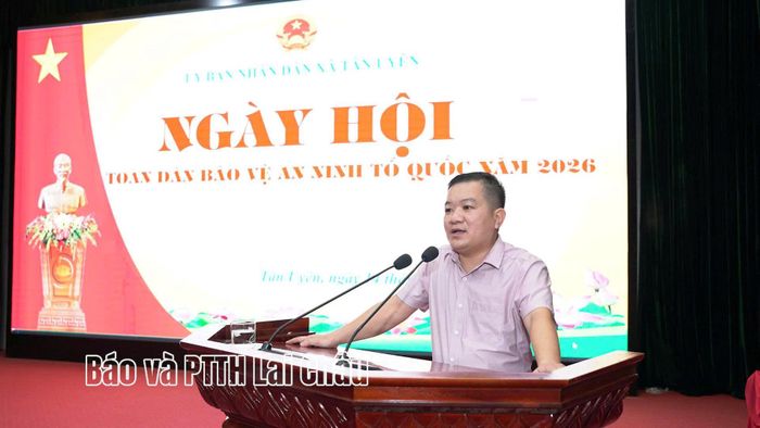 Chủ tịch UBND xã Tân Uyên Chu Văn Thanh phát biểu khai mạc ngày hội.