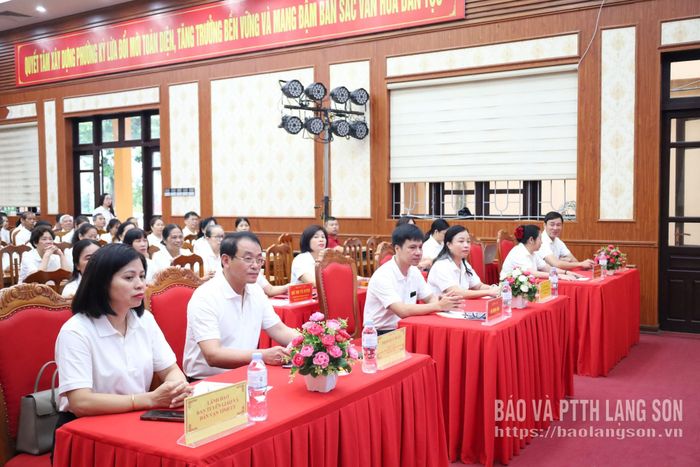 Các đại biểu dự buổi lễ