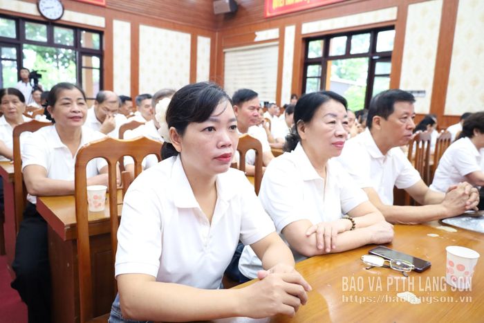 Đại diện các gia đình dự buổi lễ